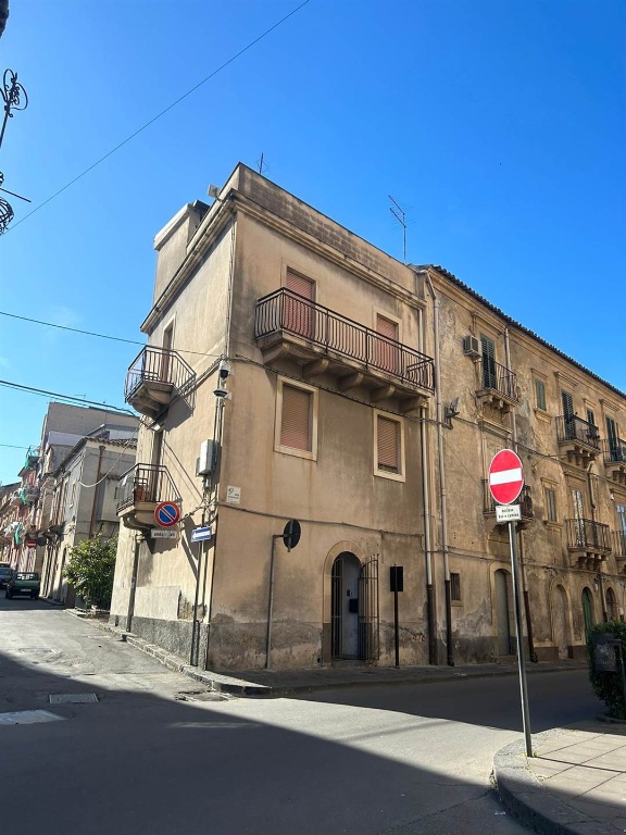 Appartamento in Via umberto 111, Militello in Val di Catania, 8 locali