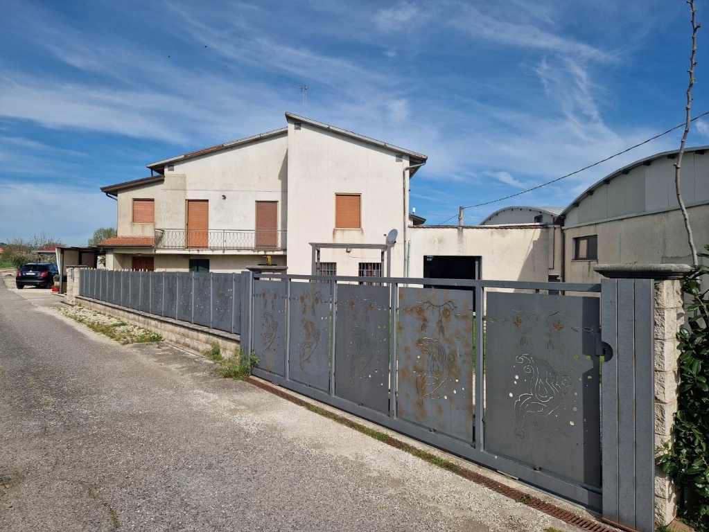 Casa indipendente in Via dei Colli 2, Bettona, 7 locali, 3 bagni