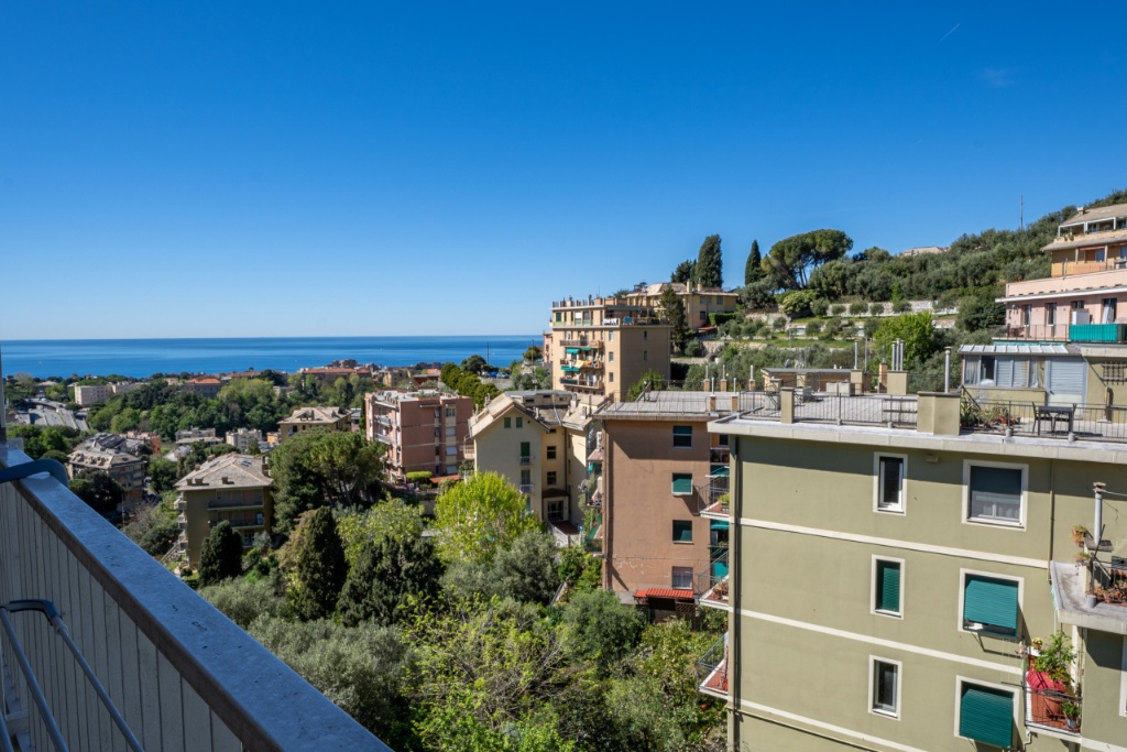 Appartamento in Via Monaco Simone, Genova, 6 locali, posto auto, 90 m²