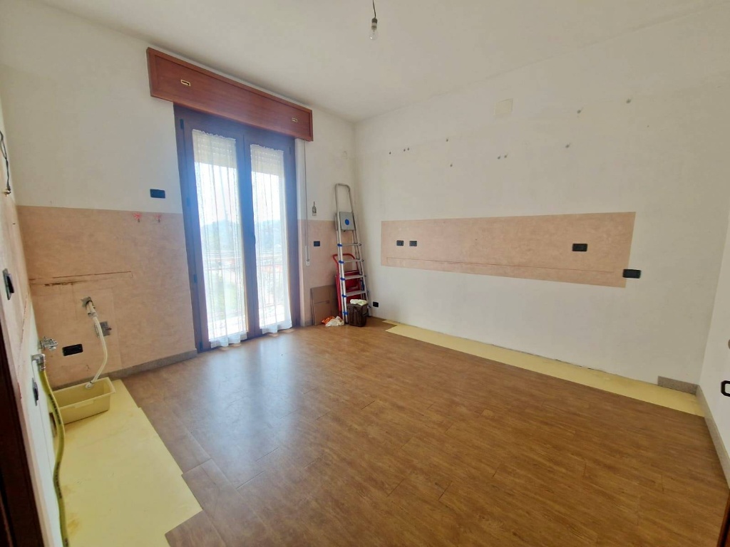 Appartamento in Via Poggio, Mele, 6 locali, 1 bagno, posto auto, 85 m²