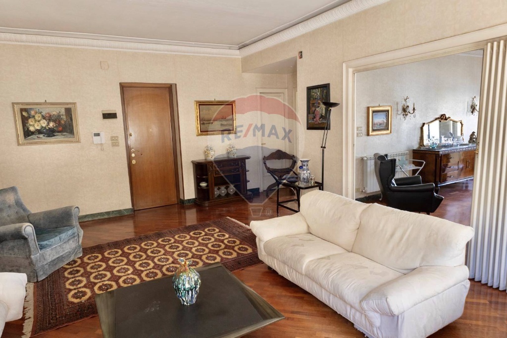Appartamento in Via mariano stabile, Palermo, 8 locali, 2 bagni