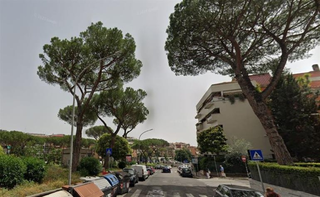 Appartamento in Via Stefano Jacini, Roma, 5 locali, posto auto, 200 m²