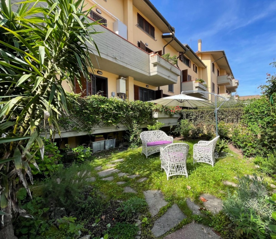 Casa indipendente a Prato, 4 locali, 1 bagno, giardino privato, 90 m²