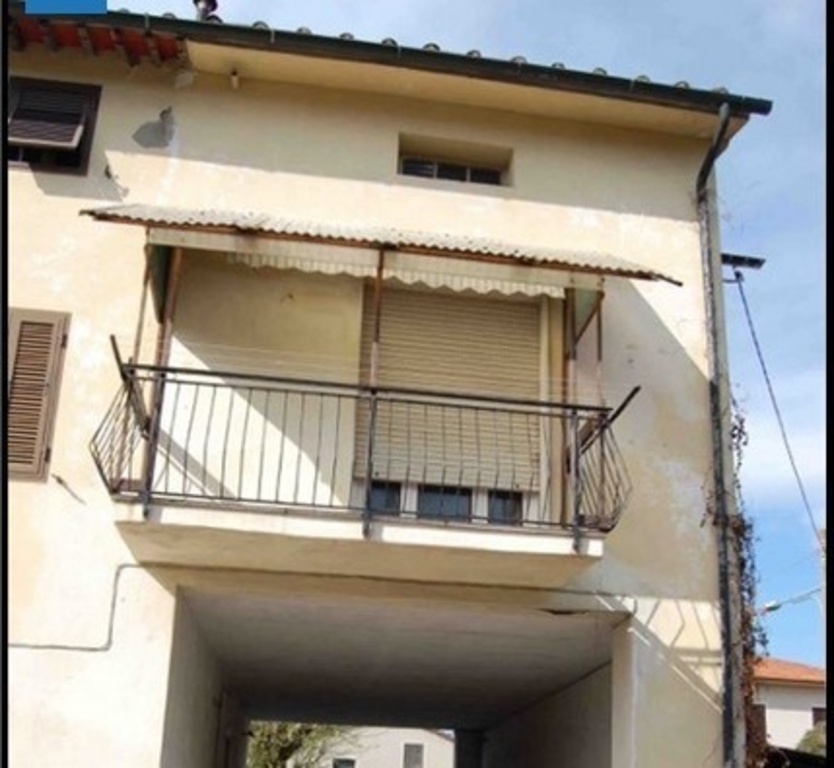 Casa semindipendente in Via Corte Puccetto 315/D, Lucca, 9 locali