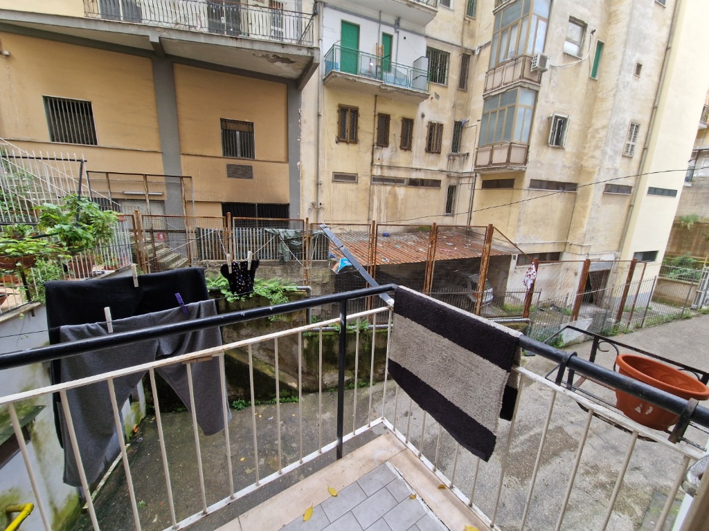 Trilocale in Via Mario Ruta, Napoli, 1 bagno, 80 m², 1 balcone