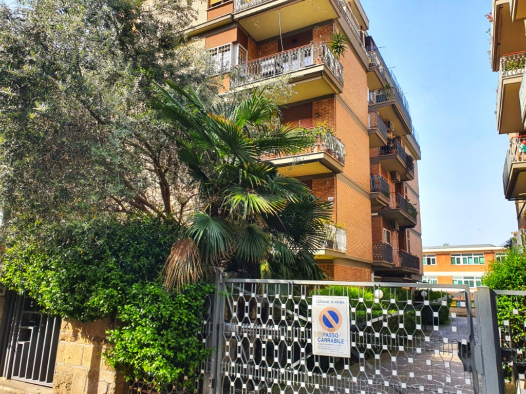 Appartamento in Via Giovanni De Calvi, Roma, 1 bagno, 75 m², 1° piano
