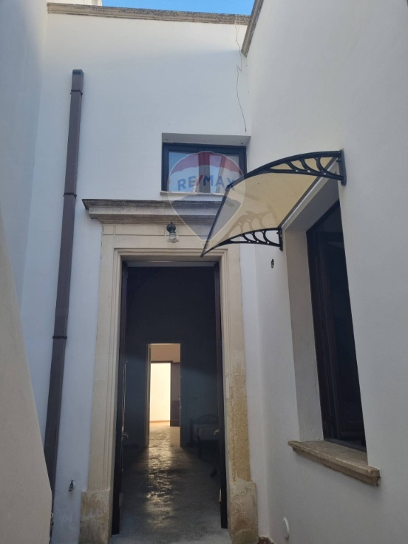 Casa indipendente in Via de Simone, Arnesano, 6 locali, 2 bagni