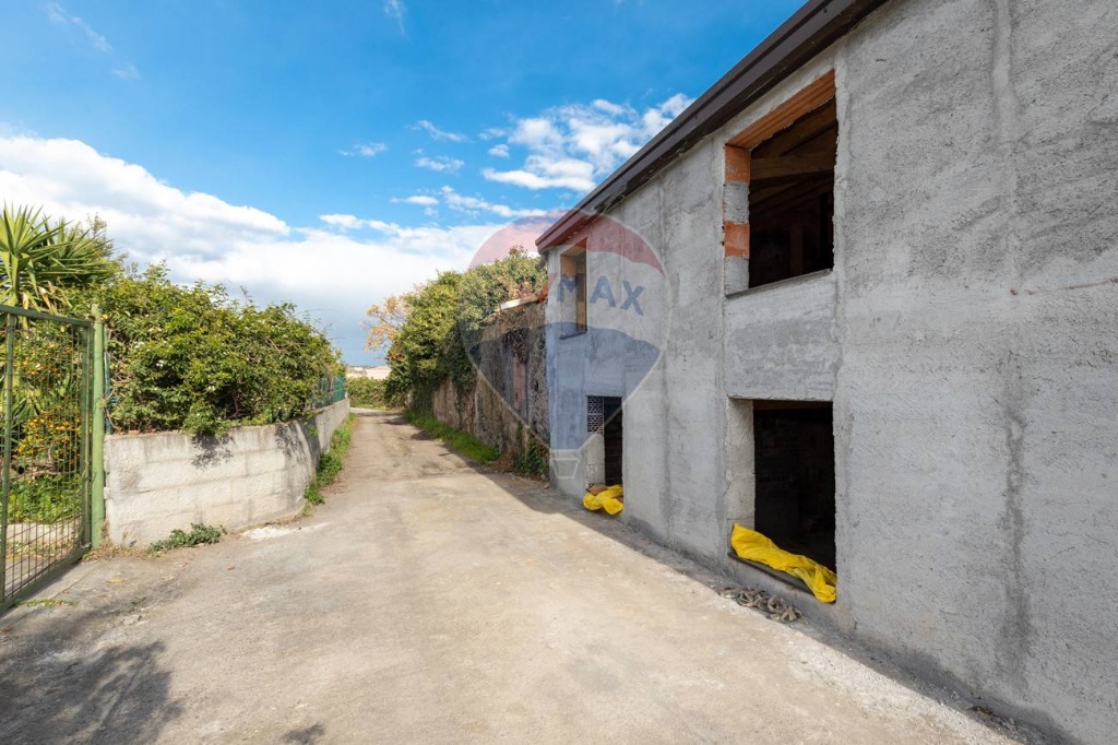 Casa semindipendente in Via Cervino, Acireale, 3 locali, 2 bagni