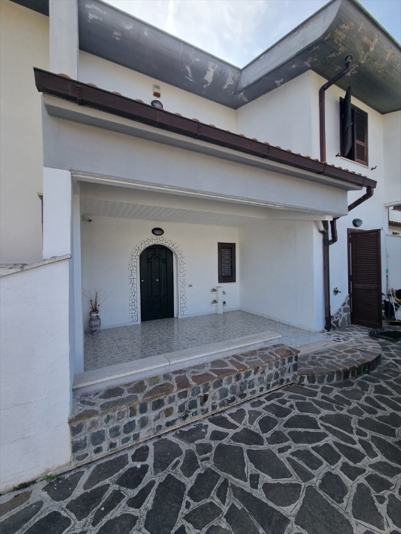 Villa in Via degli olmi, Anzio, 4 locali, 2 bagni, giardino privato