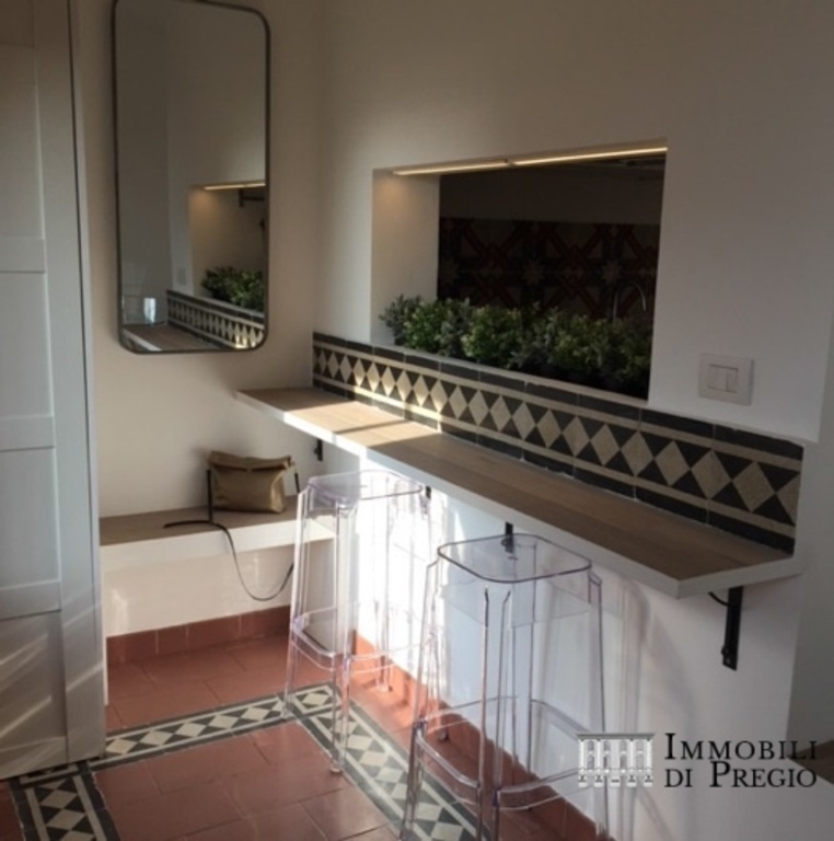 Monolocale a Milano, 1 bagno, posto auto, 60 m², 4° piano in vendita