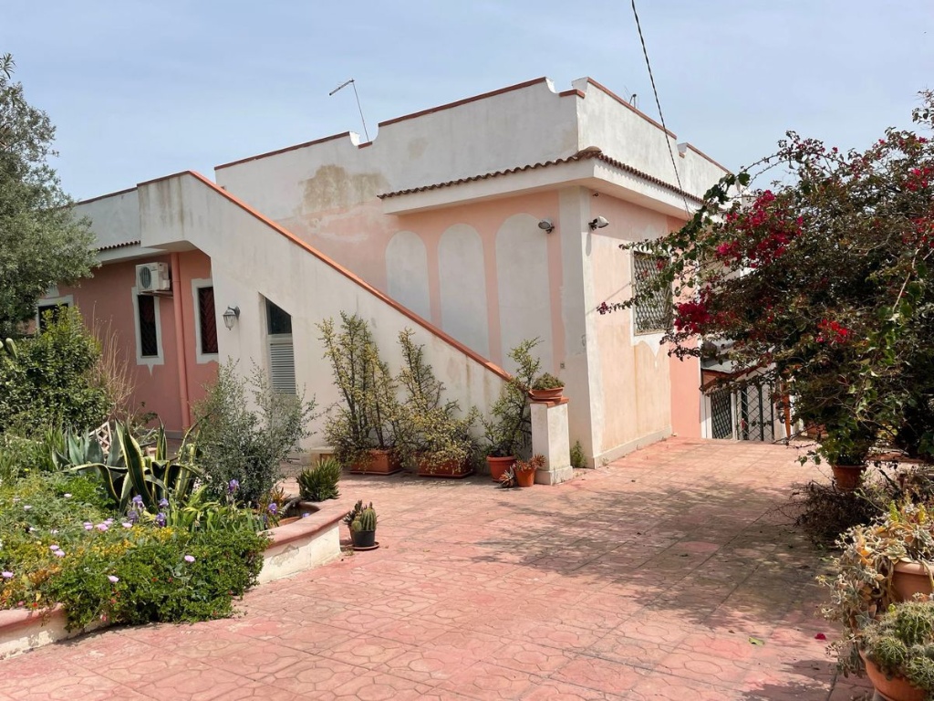Villa in Viale DEI MURATORI 12, Pulsano, 5 locali, 2 bagni, 130 m²