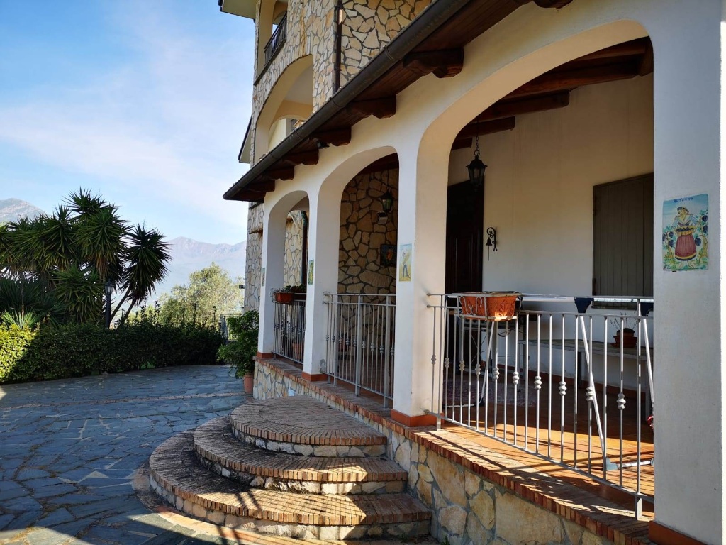 Villa a Giffoni Valle Piana, 10 locali, 7 bagni, giardino privato