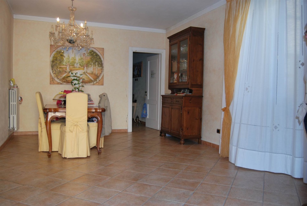Appartamento indipendente a Pistoia, 9 locali, 2 bagni, 150 m²