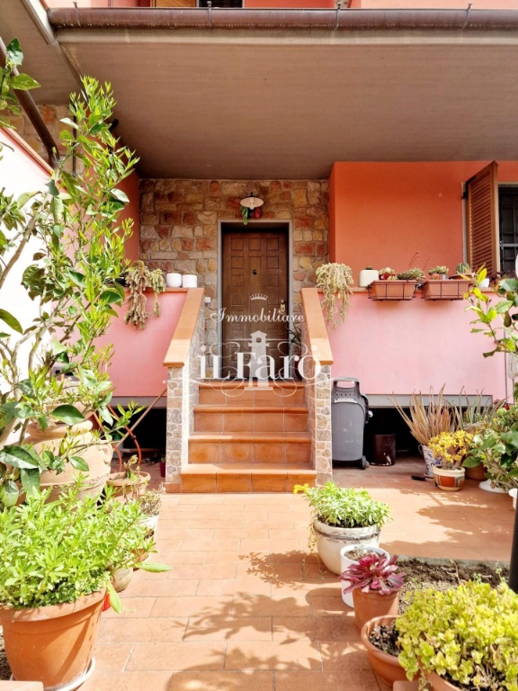 Villa a schiera a Poggio a Caiano, 6 locali, 3 bagni, giardino privato