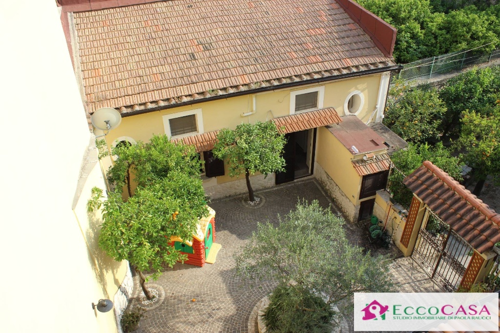 Villa singola in Via belvedere, Maddaloni, 6 locali, 3 bagni, 160 m²