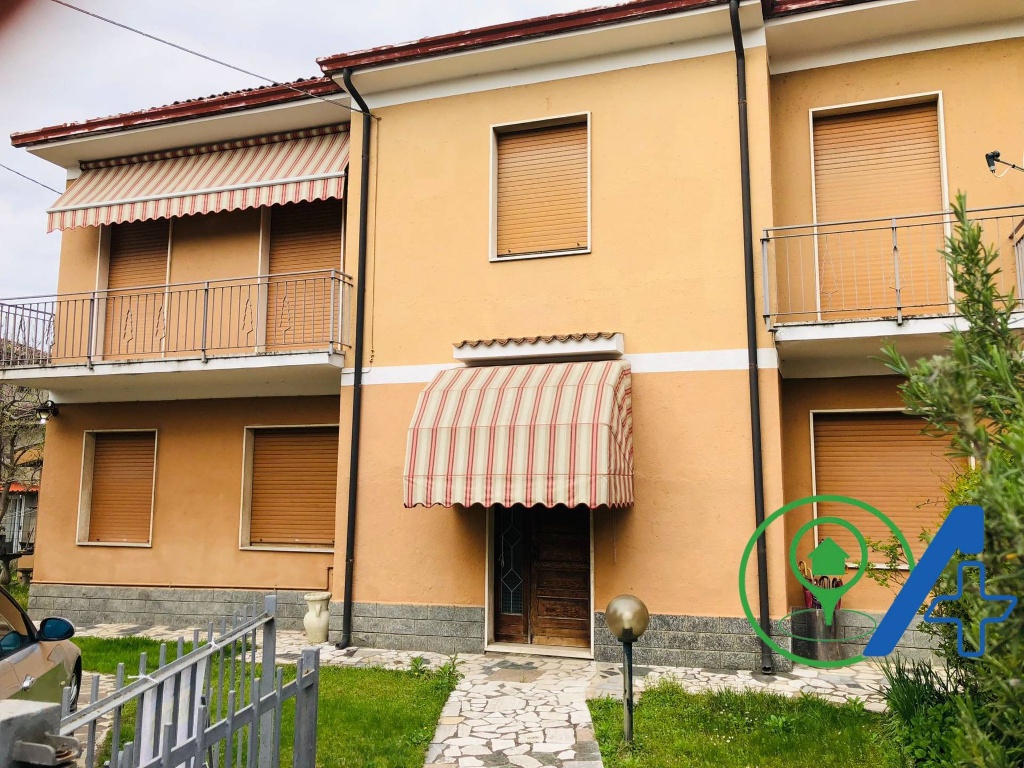 Casa indipendente in Via botturi, Castiglione delle Stiviere, 5 locali