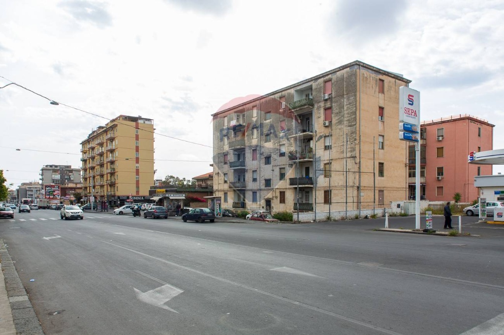 Appartamento in Viale Mario Rapisardi, Catania, 6 locali, 1 bagno