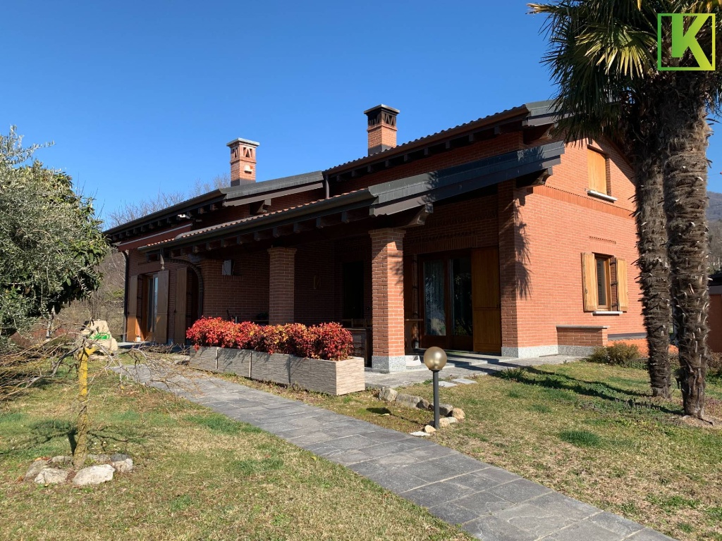 Villa in Via Oltrona, Barasso, 6 locali, 4 bagni, giardino privato