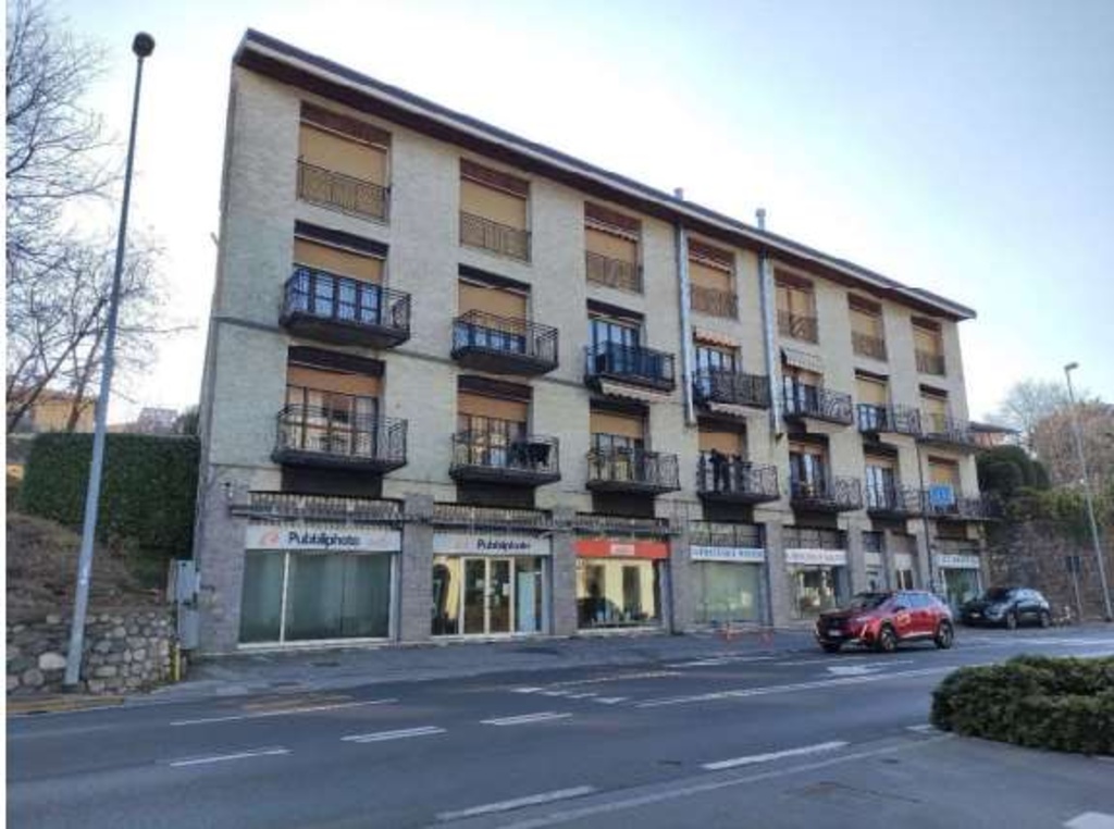 Appartamento in Via Roma 11, Lurago d'Erba, 5 locali, 1 bagno, 102 m²