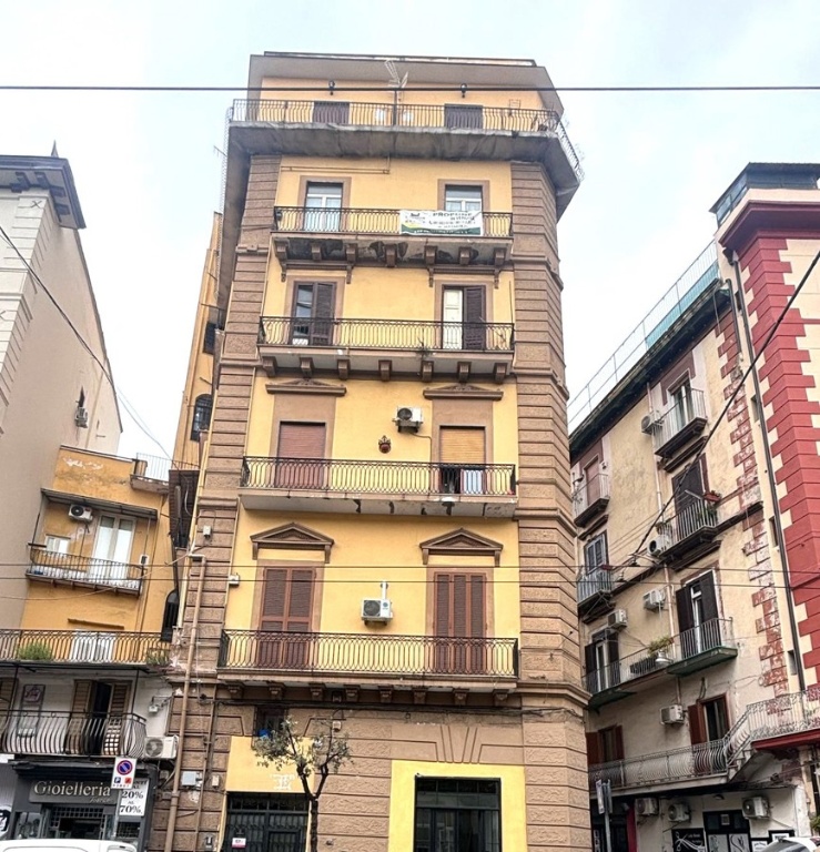 Trilocale in G. garibaldi, Napoli, 1 bagno, 90 m², 3° piano, terrazzo
