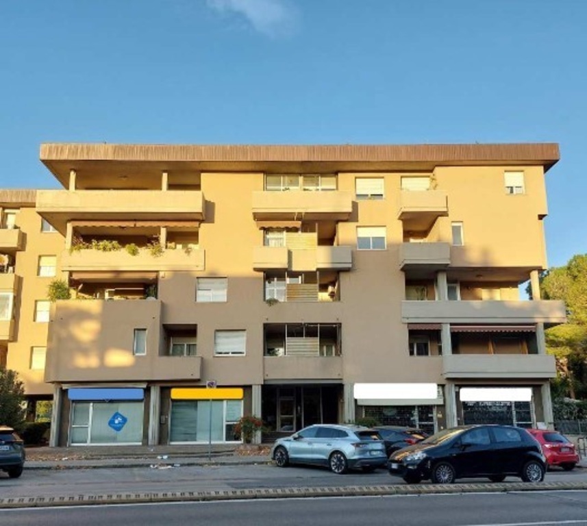 Appartamento in Via Giuseppe Catani 56, Prato, 8 locali, 2 bagni
