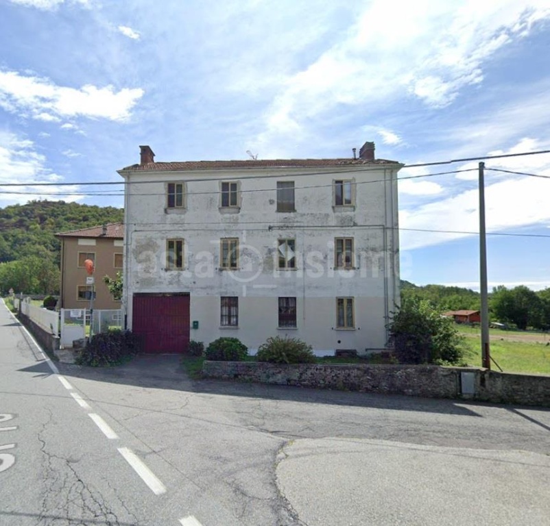 Appartamento a Borgofranco d'Ivrea, 7 locali, 2 bagni, 282 m²