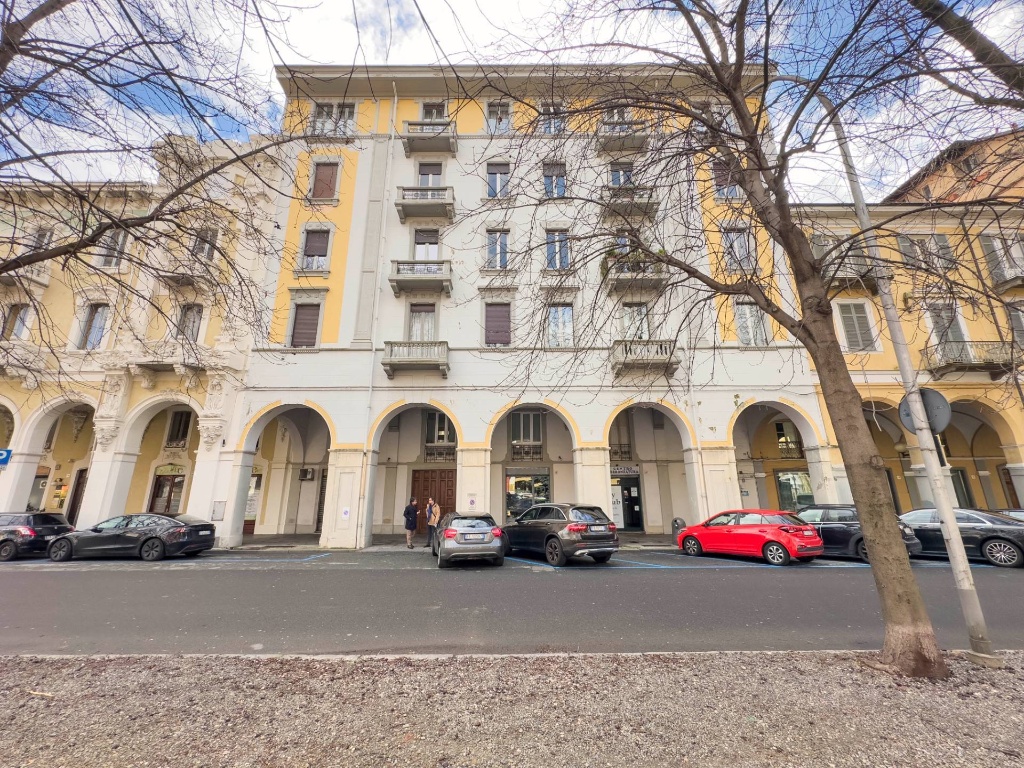 Appartamento in Viale Giacomo Matteotti, Biella, 5 locali, 3 bagni