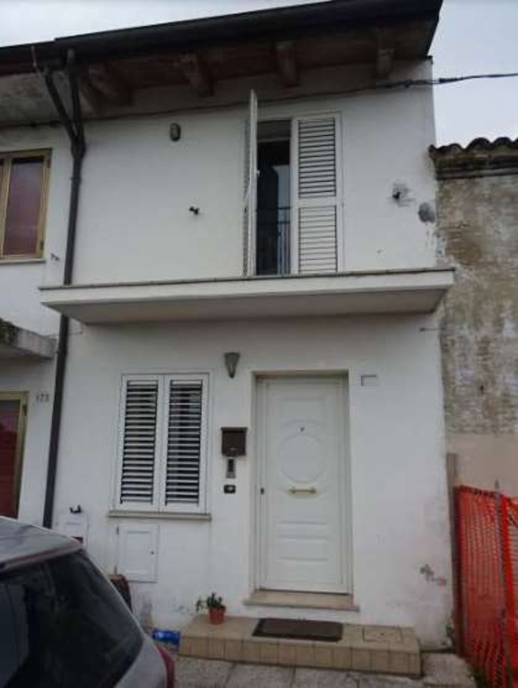 Porzione di casa in Via Flaminia, Riccione, 6 locali, garage, 80 m²