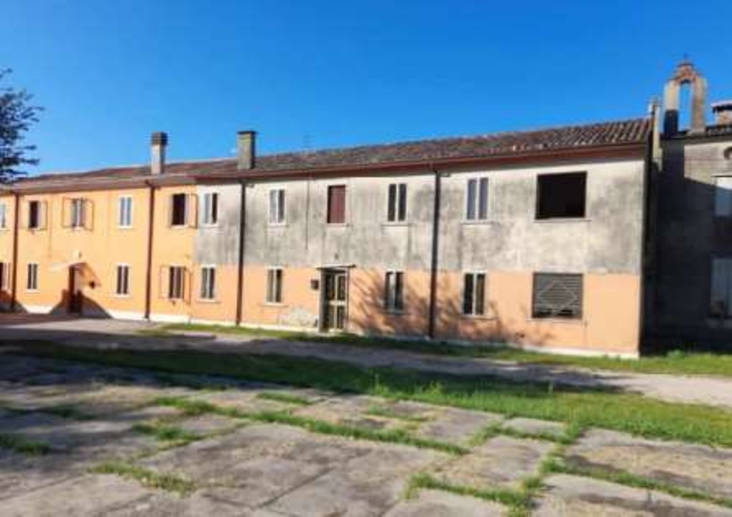 Porzione di casa in Via Fondo, Bovolone, 10 locali, 273 m² in vendita