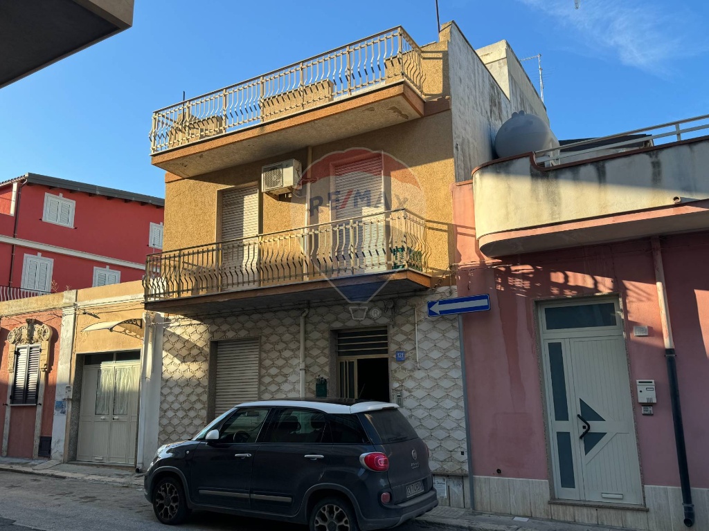 Casa indipendente in Via Francesco De Sanctis, Pachino, 12 locali