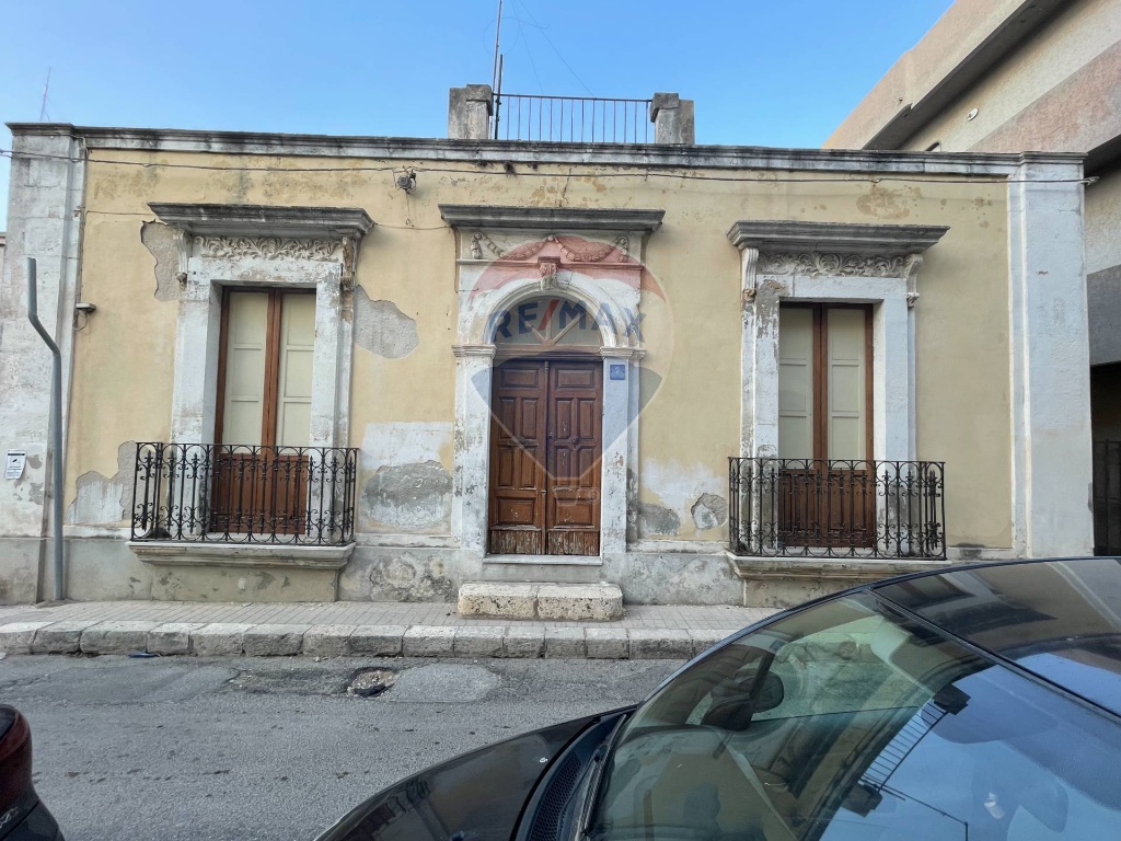 Casa indipendente in Via Pellegrino Rossi, Pachino, 6 locali, 2 bagni