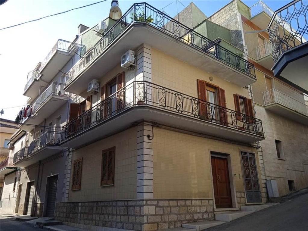 Casa indipendente a San Nicandro Garganico, 5 locali, 1 bagno, 64 m²