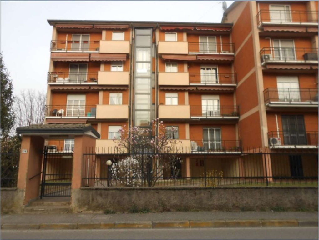 Appartamento in Via Montello 36, Cambiago, 6 locali, 1 bagno, garage