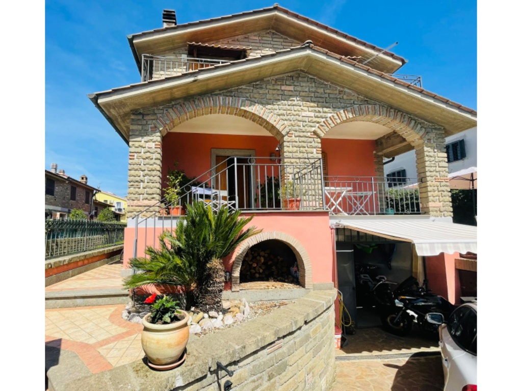 Villa in Via 25 Aprile, Canale Monterano, 1 bagno, giardino in comune