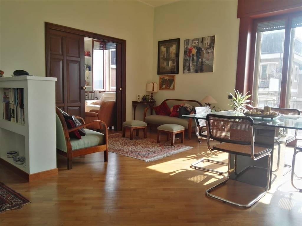Appartamento ad Avellino, 5 locali, 2 bagni, 130 m², 5° piano