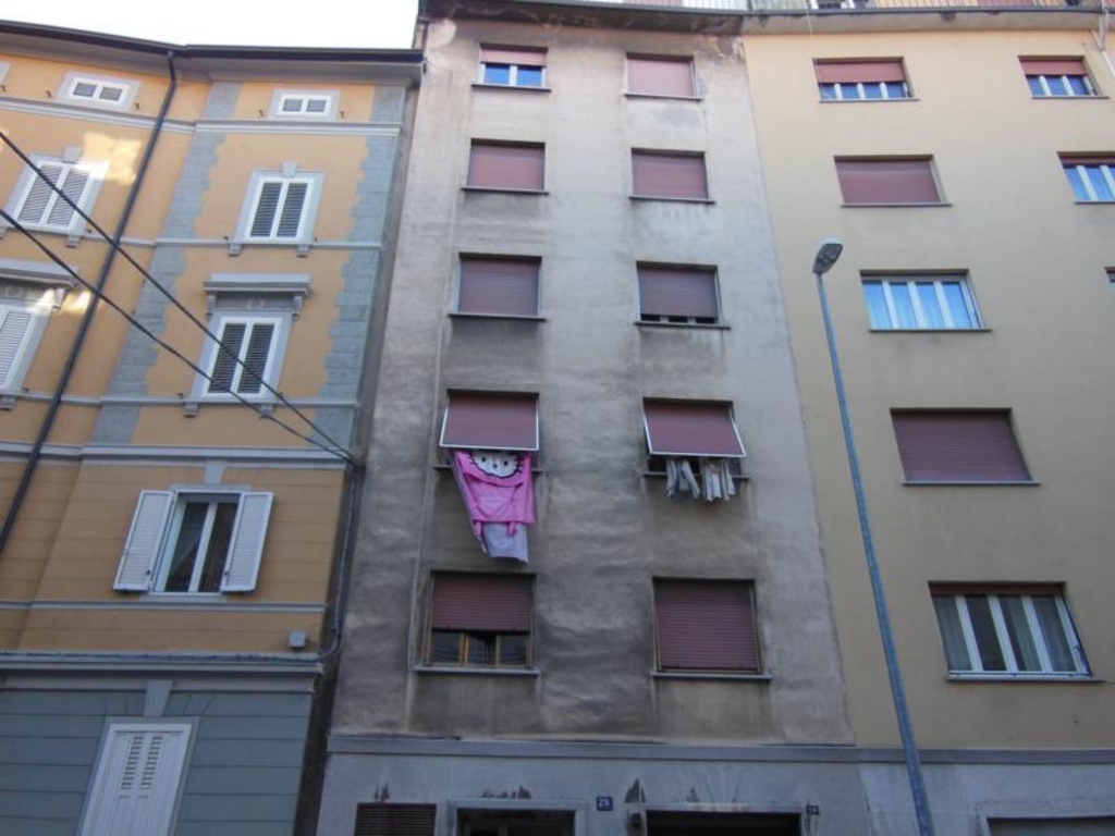 Monolocale a Trieste, 1 bagno, 81 m², 6° piano, riscaldamento autonomo