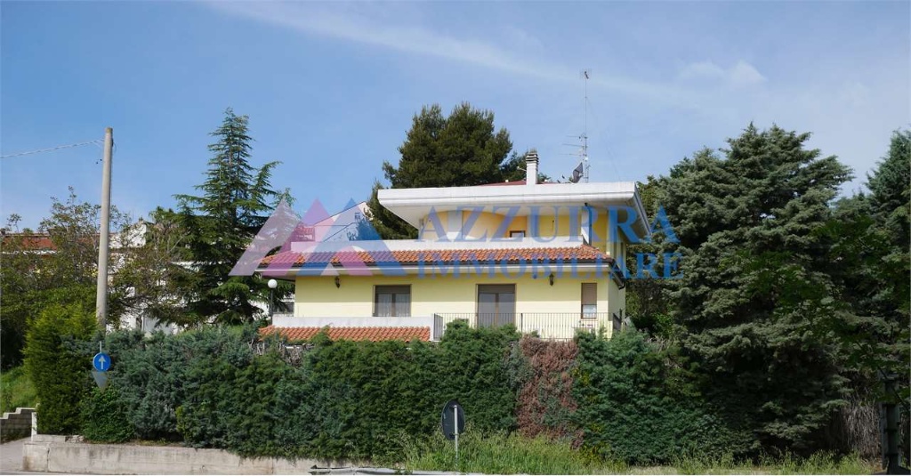 Villa in Via Trignina 1, San Salvo, 8 locali, 300 m², ottimo stato