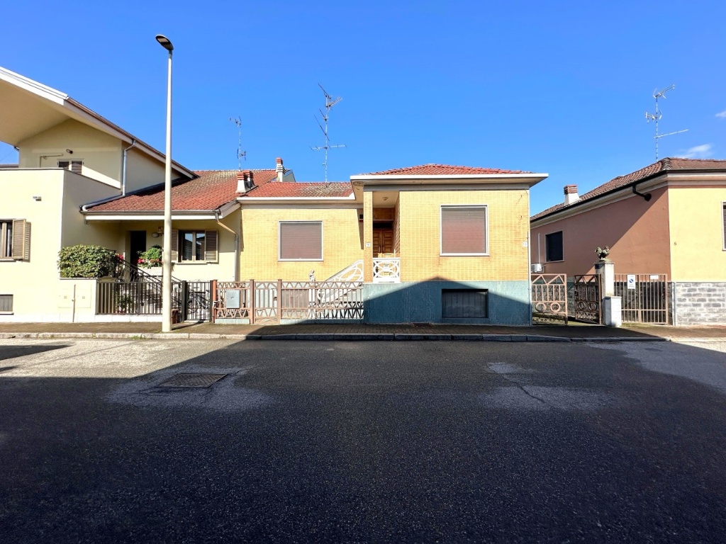 Villa singola in Via San Germano 10, Vercelli, 4 locali, 1 bagno