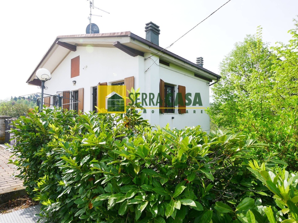 Casa indipendente a Serramazzoni, 6 locali, 2 bagni, giardino privato