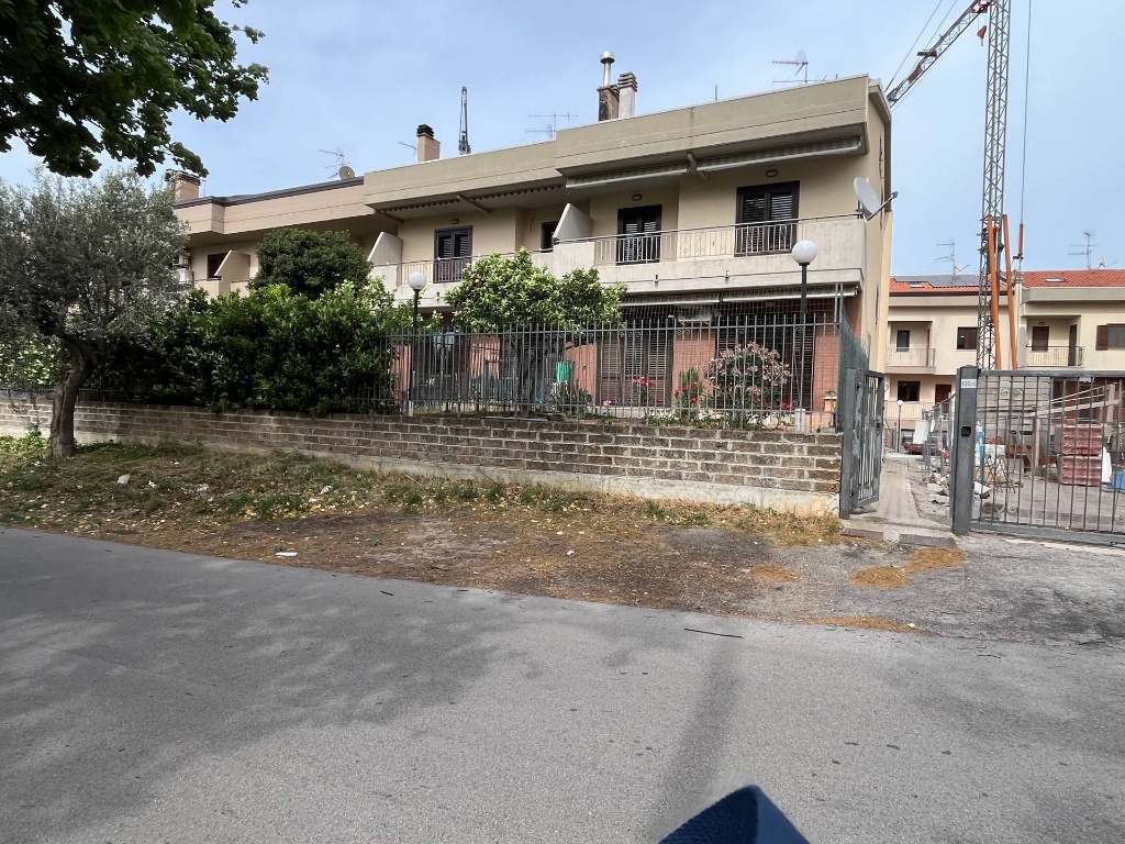 Villa a schiera in VIA SAN ROCCO, Vasto, 8 locali, 4 bagni, con box