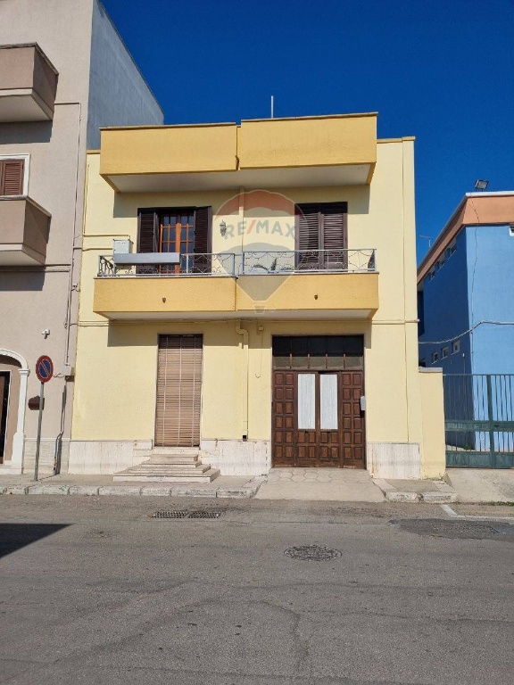 Casa indipendente in Via Fontana, Salice Salentino, 5 locali, 3 bagni