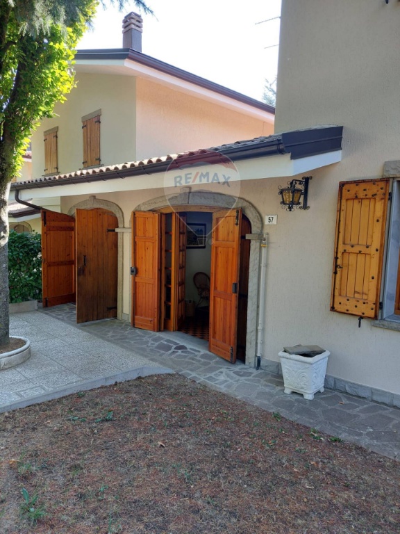 Villa a schiera a Serramazzoni, 4 locali, 1 bagno, giardino privato