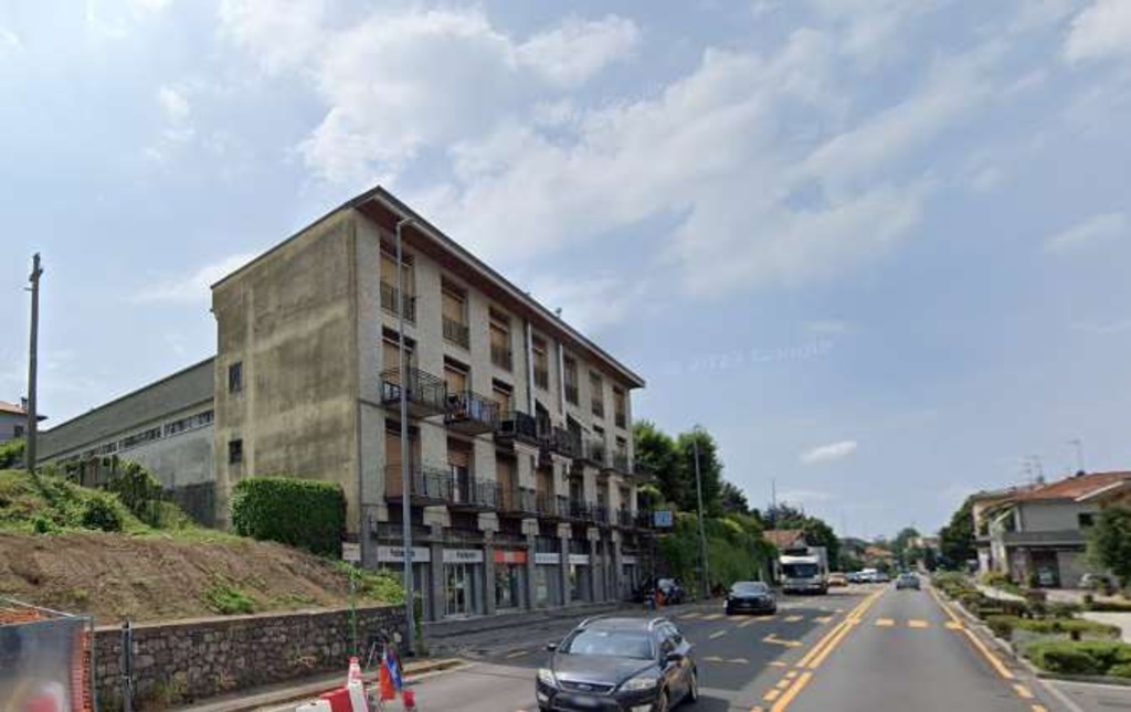 Appartamento in Via Roma, Lurago d'Erba, 5 locali, 130 m², 1° piano