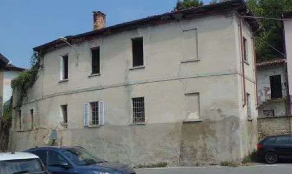 Palazzo in Piazza della Repubblica, Carugo, 13 locali, 239 m²