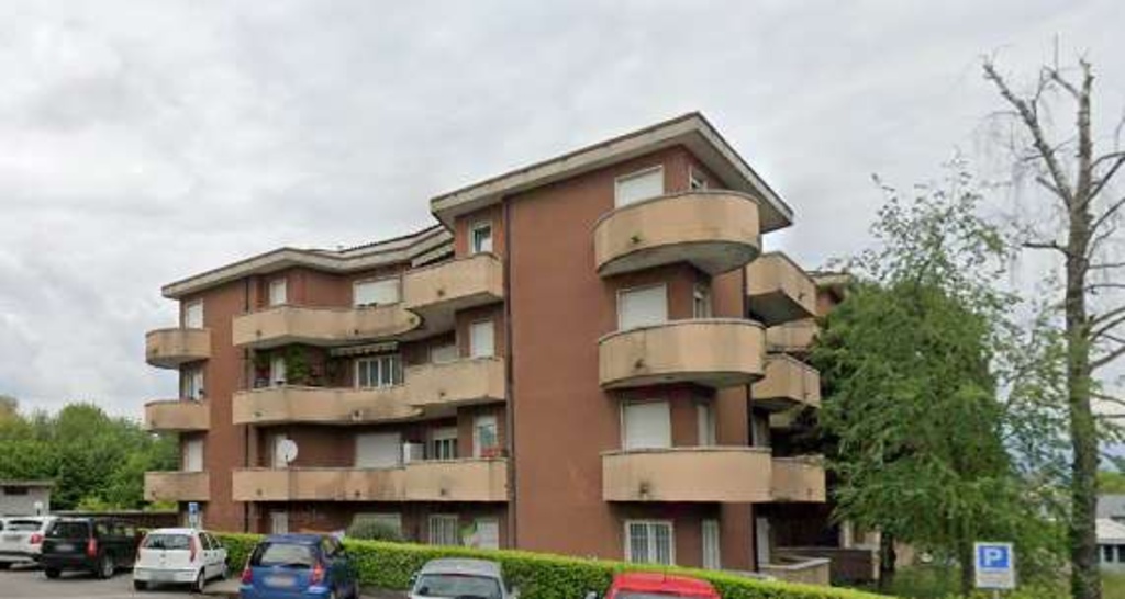 Appartamento in Via Dante Alighieri, Lurago d'Erba, 6 locali, garage
