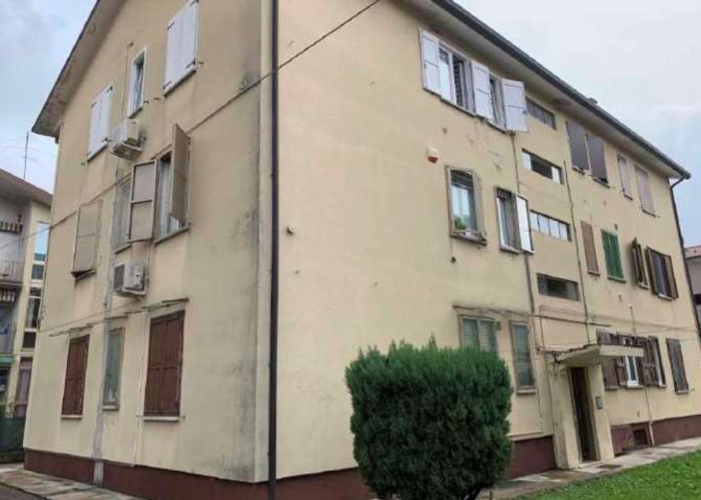 Appartamento in Via Giovanni Pascoli, Schio, 6 locali, 1 bagno, 95 m²