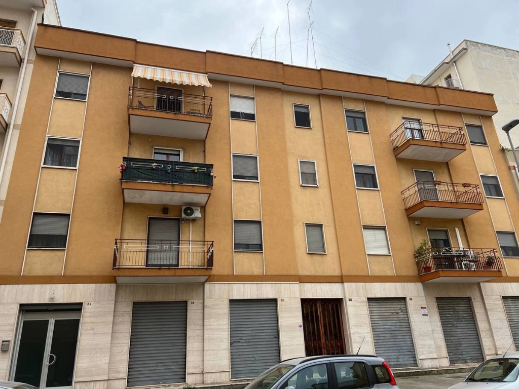 Quadrilocale in Via AMALFI 28, Taranto, 1 bagno, 124 m², 2° piano