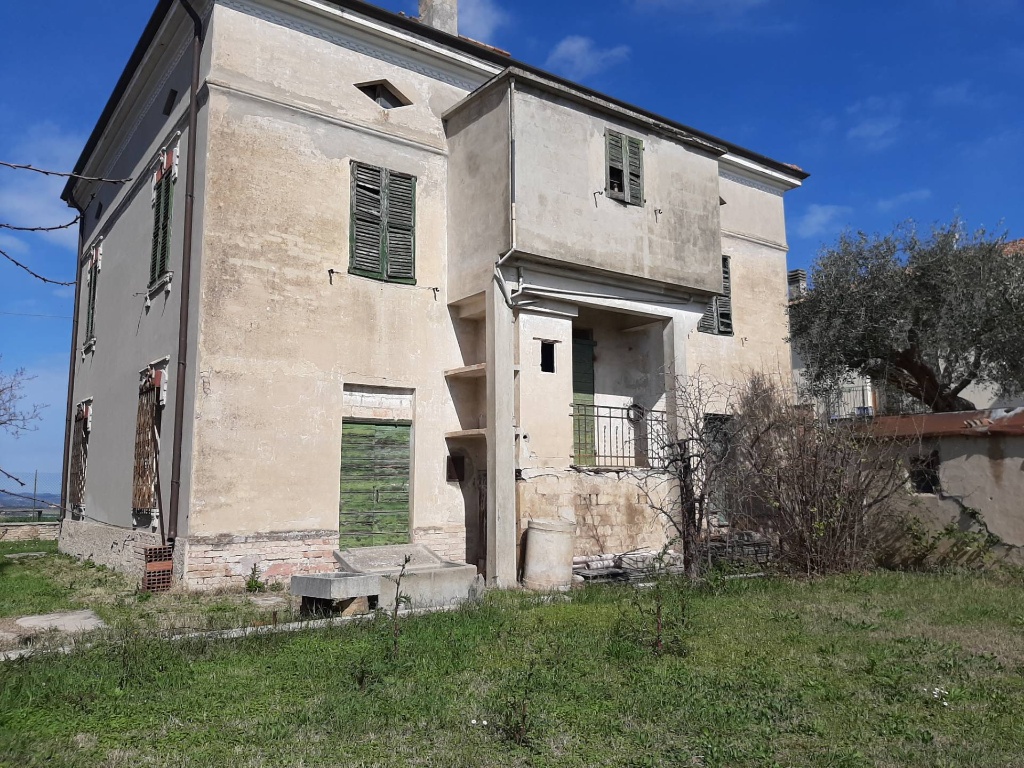 Casa indipendente in San Costanzo, San Costanzo, 8 locali, 1 bagno