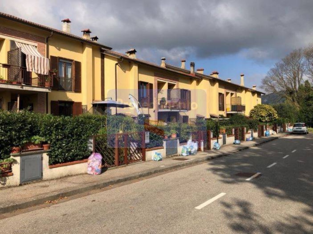 Villa a schiera in Via Montecarelli, Barberino di Mugello, 5 locali