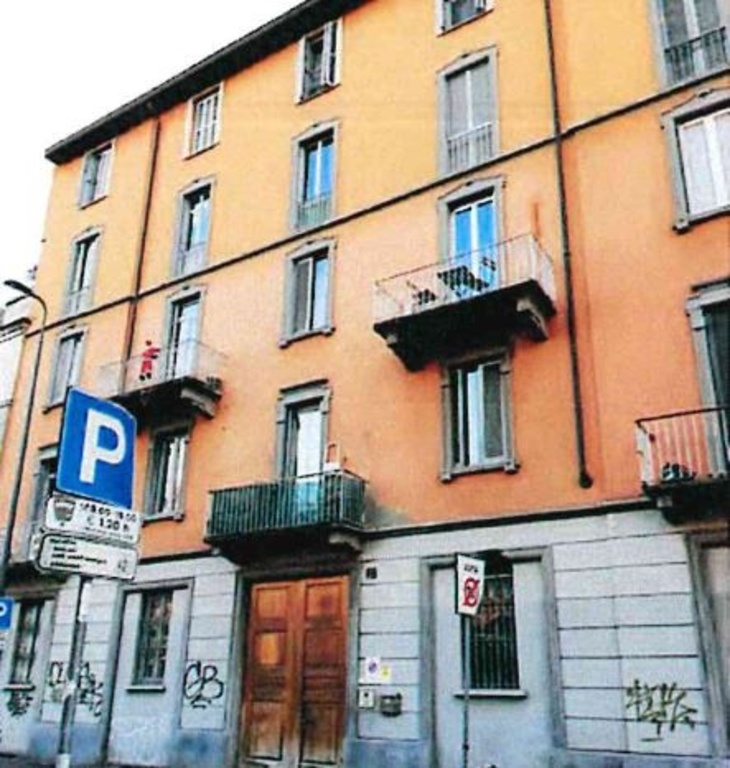 Bilocale in Via Conte Verde, Milano, 2 bagni, 57 m², multilivello